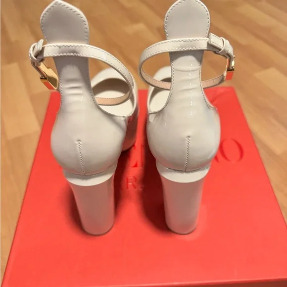 Valentino Garavani Cream Go Patent Platform Heels 37.5 - Picture 4 of 8